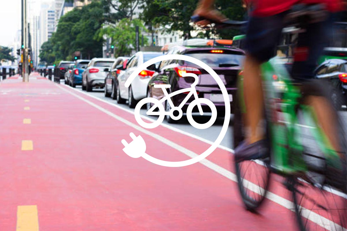 Cyclist passing bicycle lane and while a row of cars are stuck in traffic. Motion blur