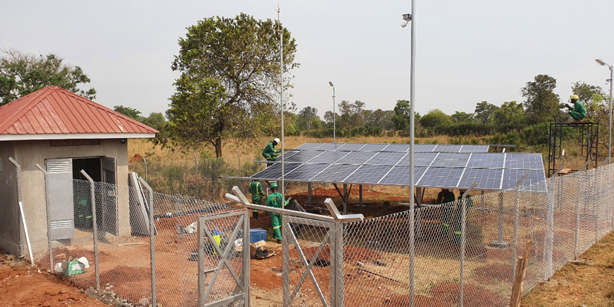 Field gathering on the site